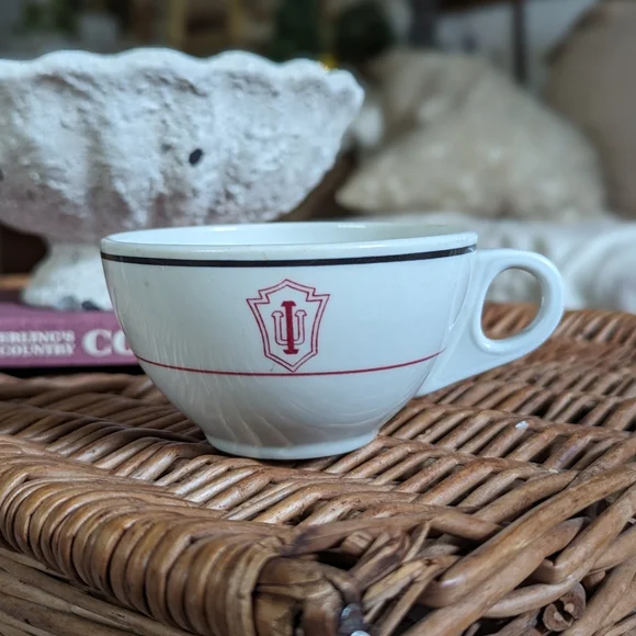 1957 INDIANA UNIVERSITY DINING HALL SHENANGO CHINA RESTAURANT WARE COFFEE CUP - Picture 1 of 6